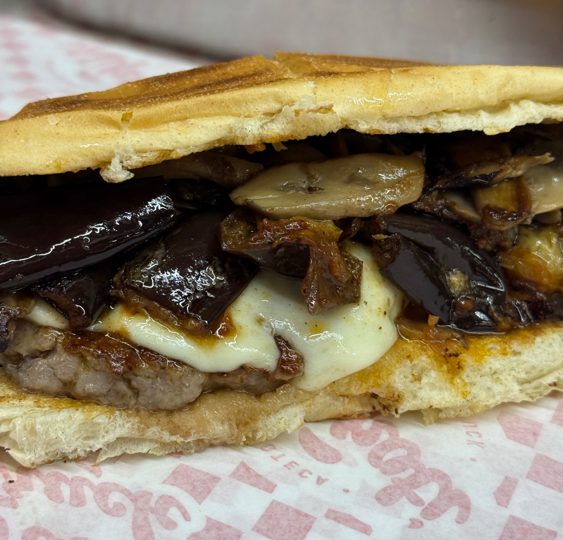 Hamburger — Provola · Funghi Trifolati · Melanzane a Funghetto